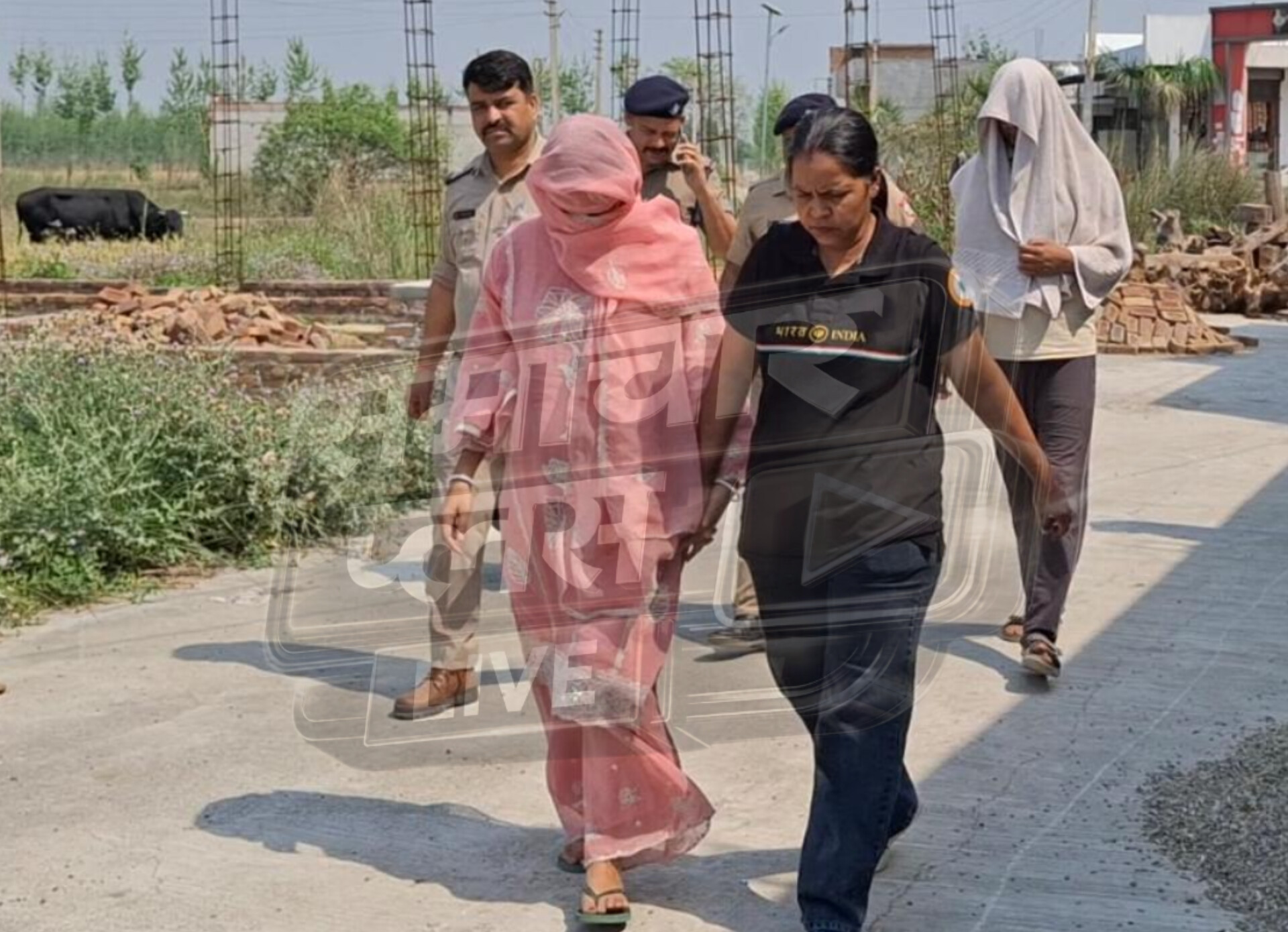 रुद्रपुर: ट्रांजिट कैंप पुलिस ने हनी ट्रैप गैंग का किया भंडाफोड़, दो आरोपी गिरफ्तार, व्हाट्सएप के जरिए आमिर युवकों को बनाते थे निशाना