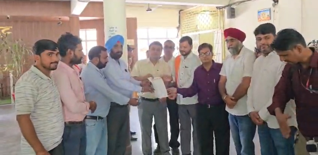 खटीमा में पत्रकार पर मुकदमे के विरोध में कुमायूं युवा प्रेस क्लब का प्रदर्शन, डीएम से की कार्रवाई की मांग