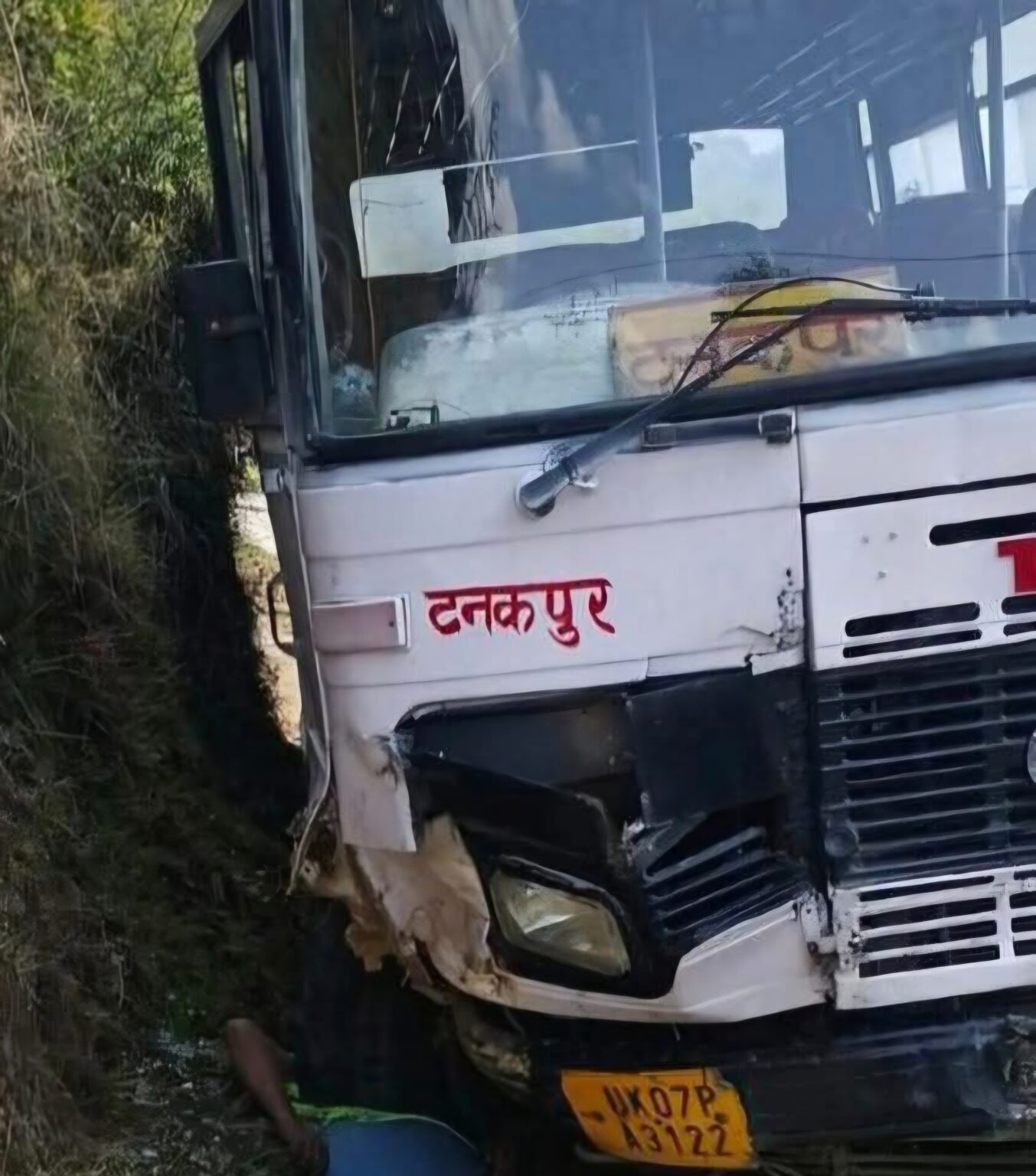 यात्रियों की जान बचाने में चली गई चालक की जान, लोहाघाट में रोडवेज बस हादसा