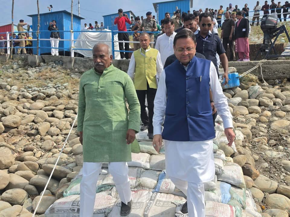 गूलरभोज के बौर जलाशय पहुंचे मुख्यमंत्री धामी, अंतर्राष्ट्रीय क्याकिंग एवं कैनोइंग प्रतियोगिता की तैयारियों का लिया जायजा