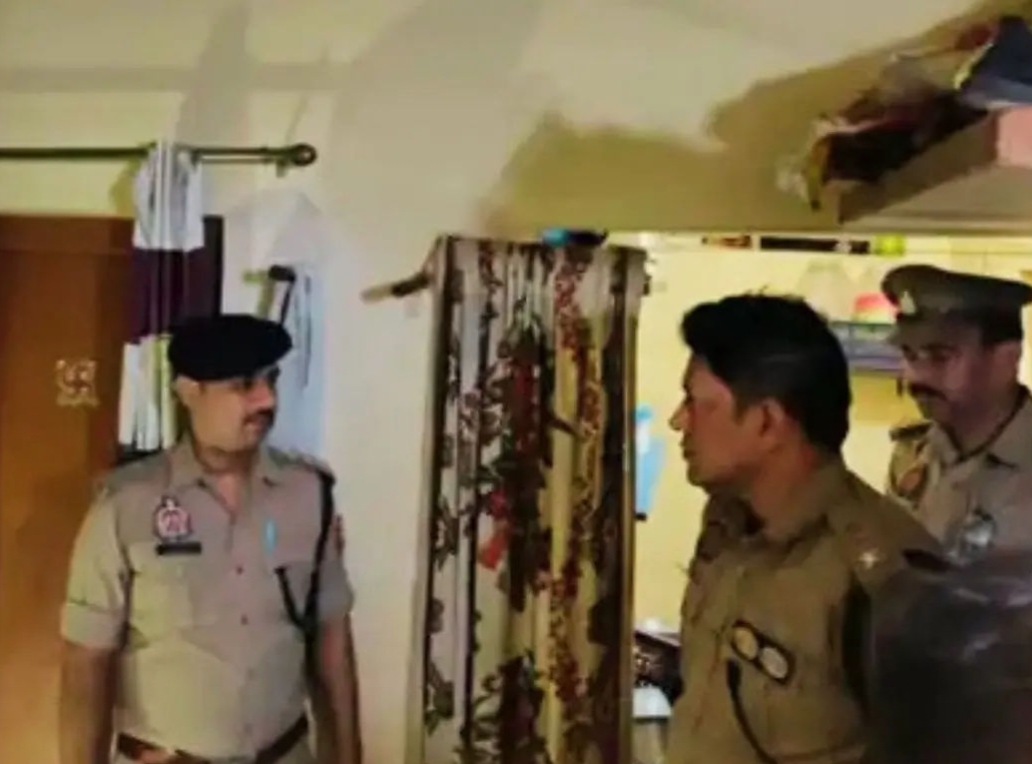 गोरखपुर में : नाबालिग ने बड़े भाई, भाभी और भतीजे की हत्या की, जांच में जुटी पुलिस